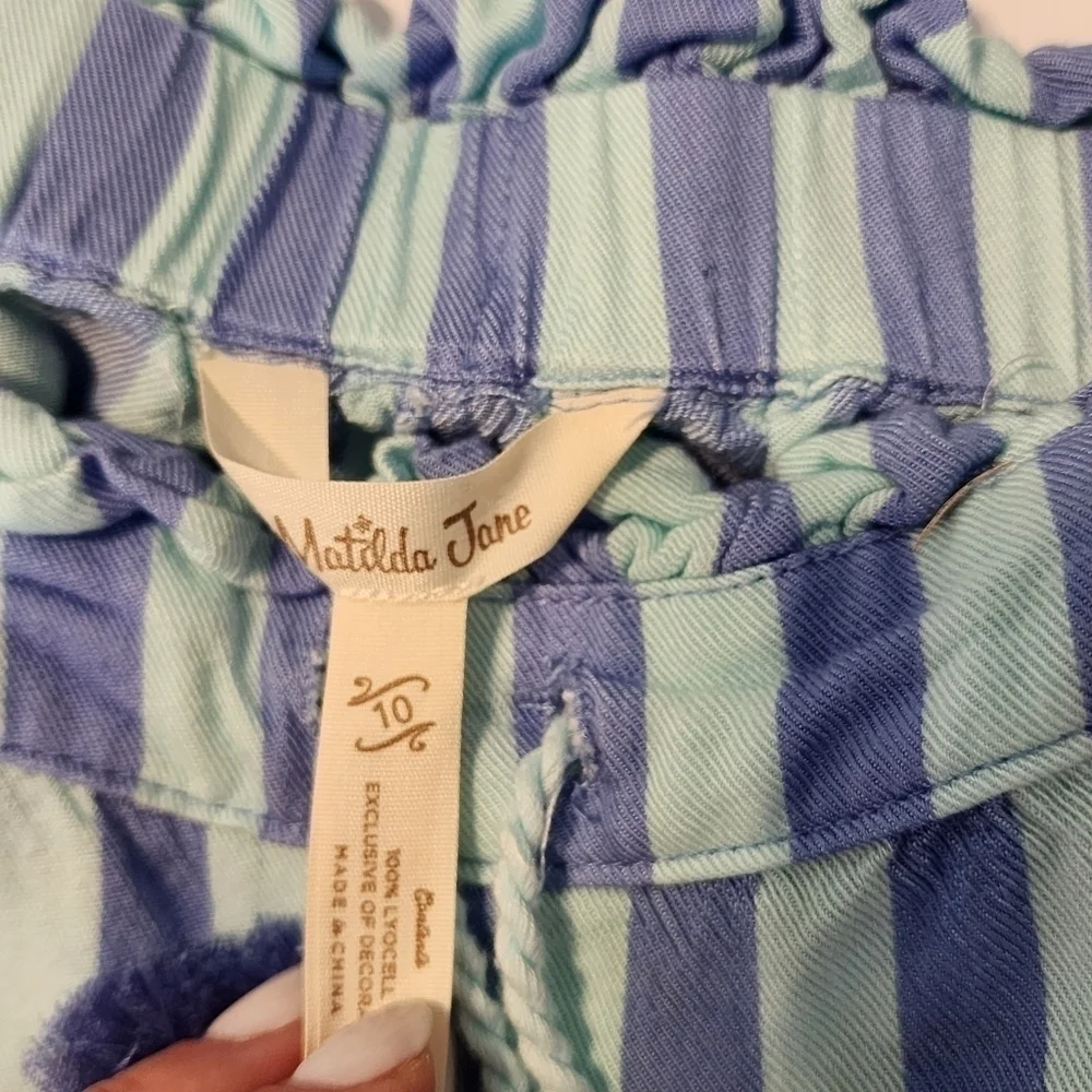 Matilda Jane Ruffle in Suspense shorts size 10